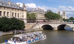 Balade en bateau-mouche